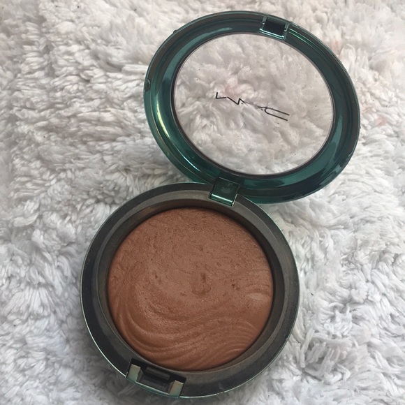 mac alluring aquatic bronzer swatches